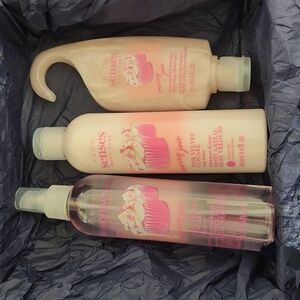 New Avon set Pink Velvet Cupcake